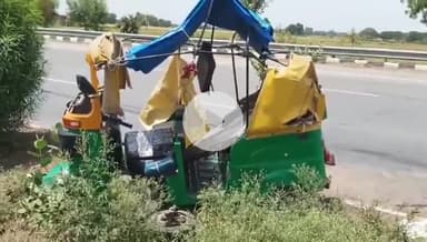 इटावा: इकदिल नेशनल हाइवे पर सवारियों से भरे ऑटो में ट्रक ने पीछे से मारी टक्कर, ड्राइवर समेत तीन लोग घायल, ऑटो हुआ क्षतिग्रस्त