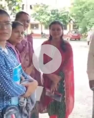 खरगौन: खरगोन में ज्योतिषी ससुर और कलाकार बहू एक साथ पढ़ाई कर दे रहे MSW की परीक्षा