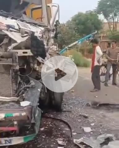 बिल्हौर: बिल्हौर के शिवराजपुर में दो डंपरों की आमने-सामने टक्कर, एक ड्राइवर घायल