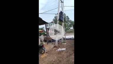 जलेसर: निधौली जलेसर मार्ग पर माया कोल्ड स्टोरज के समीप टूटा विद्युत पोल बना खतरा, विद्युत विभाग की लापरवाही का वीडियो आया सामने