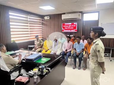 बेगूसराय: कार्यालय कक्ष में डीआईजी ने लगाया जनता दरबार, 13 फरियादियों की सुनी फरियाद