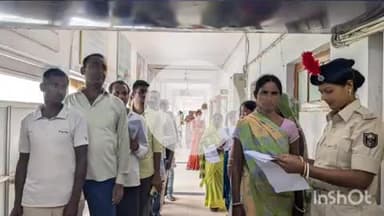 नवादा: समाहरणालय स्थित पुलिस कार्यालय में एसपी अभिनव धीमान ने जनता दरबार का आयोजन किया, फरियादियों की उमड़ी भीड़