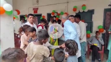 आरा: राहुल गांधी के जन्मदिवस पर दलित बच्चों को खिलाई गई मिठाइयां, भोजपुर जिला कांग्रेस कमिटी के द्वारा कांग्रेस कार्यालय मे