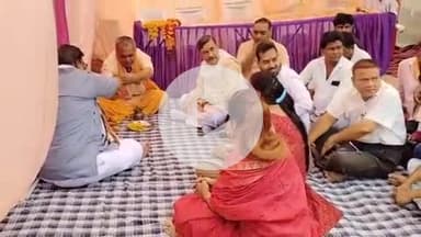 झांसी: भट्टागांव में ₹1 करोड़ 20 लाख की लागत से कच्ची गलियों और रोड का होगा निर्माण कार्य, महापौर ने किया शिलान्यास