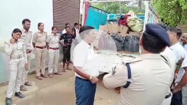 मनेर: महादेव स्थान के पास, मद्य निषेध विभाग ने 1093 लीटर अंग्रेजी शराब बरामद की, एक गिरफ्तार