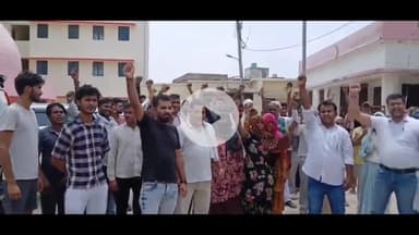 बड़ौत: चंदायन में 4 मुस्लिम युवकों पर युवती के अपहरण का आरोप, बरामदगी की मांग को लेकर बजरंग दल ने बिनौली थाने पर किया हंगामा