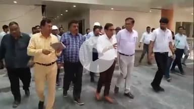 शाहजहांपुर: उत्तर प्रदेश के वित्त मंत्री ने नगर विकास विभाग के प्रमुख सचिव के साथ निर्माण कार्यों का निरीक्षण किया और दिए निर्देश