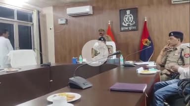 इटावा: एसपी सिटी की अध्यक्षता में रिजर्व पुलिस लाइन में व्यापारी सुरक्षा प्रकोष्ठ की बैठक हुई