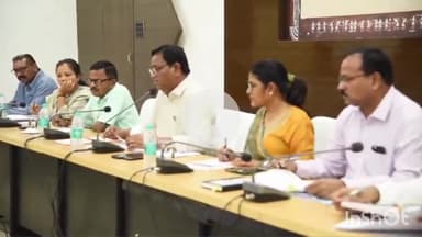 जगदलपुर: कमिश्नर ने संभाग स्तरीय अधिकारियों की समीक्षा बैठक ली, मुख्यमंत्री की घोषणाओं के त्वरित निराकरण के दिए निर्देश