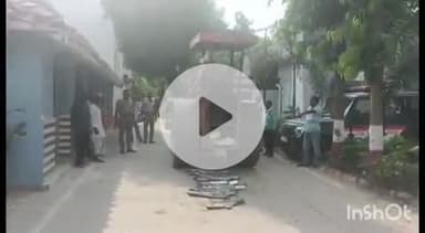 कुंडा: कुंडा कोतवाली में ध्वनि प्रदूषण पर अंकुश लगाने के लिए 27 बाइकों के साइलेंसर पर चलाया गया बुलडोजर