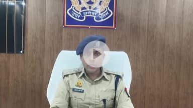 खबर औरैया से सहार थाना क्षेत्र के अंतर्गत सड़क दुर्घटना में मृत्यु होने की संबंध में जानकारी देते क्षेत्राधिकारी