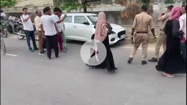 अमरोहा: अमरोहा जोया रोड पर कार ने ऑटो में मारी टक्कर, पांच लोग घायल, अस्पताल में भर्ती, पुलिस जांच में जुटी