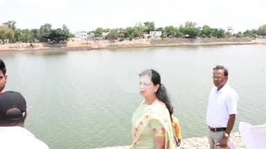 देेेवरिया: देवरिया की जिला अधिकारी ने तटबंधों का किया निरीक्षण, सतर्कता के दिए निर्देश