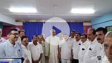 ಶಿರಸಿ: ಅಡಿಕೆ ಸಂಬಂಧಿತ ಕಾನೂನು ಹೋರಾಟದ ಕುರಿತು ನಗರದ ಟಿಎಸ್ಎಸ್ ಪ್ರಧಾನ ಕಚೇರಿಯಲ್ಲಿ ಶಾಸಕ ಆರಗ ಜ್ಞಾನೇಂದ್ರ ನೇತೃತ್ವದಲ್ಲಿ ಸಭೆ