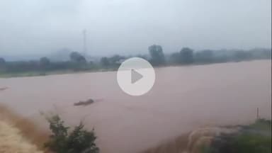 खलारी: खलारी कोयलांचल में बारिश से नदियां उफान पर, सड़कों पर हुआ जलजमाव