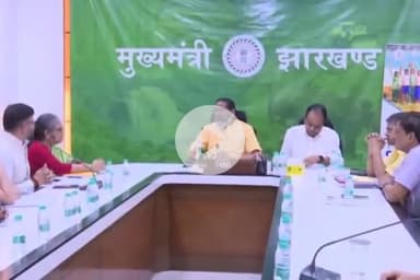 कांके: कांके रोड स्थित सीएम आवास में विश्व सिकल सेल जागरूकता दिवस पर सीएम कार्यक्रम में शामिल हुए