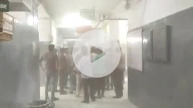 इटावा: जिला अस्पताल की ओपीडी में MCB बॉक्स में शॉर्ट सर्किट से लगी आग से फैला धुआं, मरीजों और चिकित्सकों में मची अफरा-तफरी