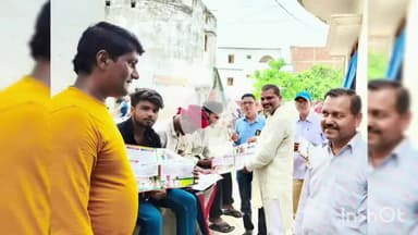 @narendramodi जी के सरकार के 11 साल की उपलब्धियों का पत्रक वितरण।
#11YearsOfSeva
 #11YearsOfSushasan