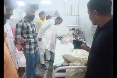 तुलसीपुर: भंवरिया मोड पर ई-रिक्शा को डीसीएम चालक ने मारी ठोकर, 5 लोग घायल, अस्पताल में भर्ती, विधायक ने मरीजों से की मुलाकात