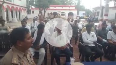 बलरामपुर जनपद में ललिया थाना परिसर में पीस कमेटी की बैठक हुई प्रभारी निरीक्षक सतेंद्र वर्मा ने कहा कि मुहर्रम पर्व शांति