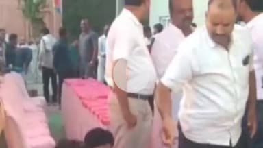 बीना: वीर सावरकर वार्ड में भूमि पूजन के दौरान नगर पालिका उपाध्यक्ष को आया गुस्सा, नाम नहीं होने पर तोड़ा शिलान्यास पत्थर