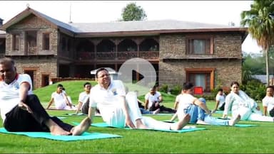 देहरादून: मुख्यमंत्री आवास में योगाभ्यास कार्यक्रम का आयोजन, सीएम धामी ने नियमित योग अपनाने का किया आह्वान