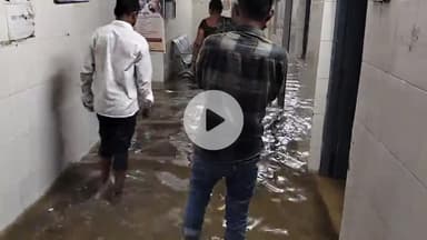 पोरसा: रोड ऊंची होने से अस्पताल मे घूसा नाले का गंदा पानी प्रसुता महिला मरीजों में इंफेक्शन फैलने का बड़ा खतरा#Jansamasya