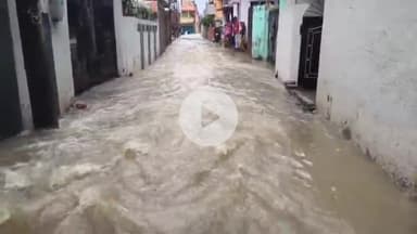 कांके: रातू रोड स्थित पंचशील नगर सहित कई इलाकों में लगातार बारिश से बाढ़ जैसी स्थिति