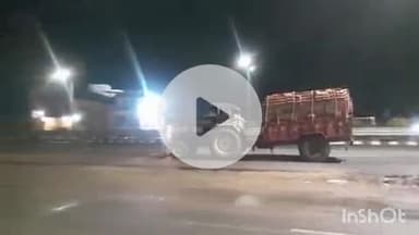 औरैया: कोतवाली क्षेत्र के अंतर्गत दो चौकियों के बीच से पुलिस की आंखों के सामने धड़ल्ले से निकलते हैं ओवरलोड ईंट लदे ट्रैक्टर