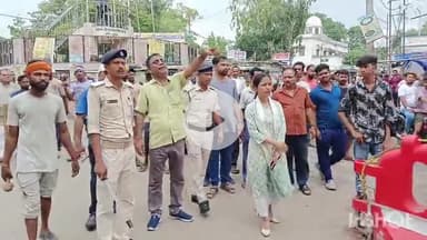 मुंगेर: नगर आयुक्त के नेतृत्व में नगर निगम ने एक नंबर ट्रैफिक से पूरब सराय तक चलाया गया अतिक्रमण हटाओ अभियान