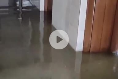 कांके: निवारणपुर के मूक बधिर स्कूल में बारिश का पानी घुसा, छात्रों को हो रही है परेशानी