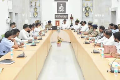 उरई: उरई पुलिस लाइन में बैठक सम्पन्न, अपराधियों के खिलाफ हो कानूनी कार्रवाई