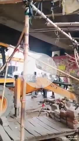 मिर्ज़ापुर: संगमोहाल में लगातार दूसरे दिन भी चला नगर पालिका का बुलडोजर, ध्वस्त किए गए अतिक्रमण