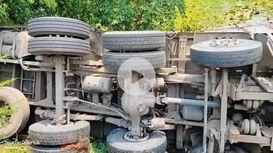 #सोनभद्र कर्मा  थाना क्षेत्र के अंतर  गत  पिकअप और बाइक  के टक्कर से बाइक सवार दो लोगो का मौके पर मौत हुईं