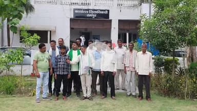 रामपुर: जगतपुर के मझरा गांव में विद्युत ट्रांसफार्मर खराब होने के कारण भाकियू और गांव के लोगों ने डीएम के यहां की शिकायत