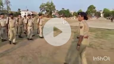 भभुआ: भभुआ पुलिस लाइन केंद्र के ग्राउंड में अनुशासन बनाए रखने के लिए परेड का कराया गया अभ्यास