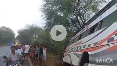 पीरो: अमोरजा में अनियंत्रित होकर रोड किनारे पेड़ से टकराई बस, चालक की सूझ-बूझ से टला बड़ा हादसा