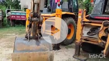 मनेर: शेरपुर गंगा घाट के पास पुलिस ने छापेमारी कर मिट्टी व बालू लदे दो ट्रैक्टर और एक जेसीबी मशीन की बरामद