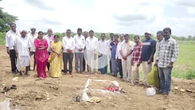 పెగడపల్లె: ఇందిరమ్మ ఇండ్ల నిర్మాణ పనులకు ముగ్గు పోసిన పెగడపల్లి ఏఎంసీ చైర్మన్ బుర్ర రాములు గౌడ్