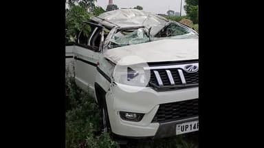 बड़ौत: कान्हड़ देवी मंदिर के पास पिकअप गाड़ी को ओवरटेक करते हुए बुलेरो गाड़ी अनियंत्रित होकर पलटी, 5 लोग घायल