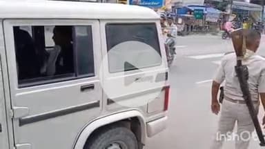 गोपालगंज: चैनपट्टी गांव के पास पुलिस ने बस से एक युवक को 24 बियर के साथ गिरफ्तार किया, कोर्ट में पेश