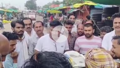 पचोर: नेता प्रतिपक्ष राहुल गांधी के जन्मदिन पर कांग्रेस कार्यकर्ताओं ने पचोर के बस स्टैंड पर मजदूरों के बीच फल किए वितरित