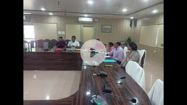 अमरोहा: सरकारी स्कूलों में कम बच्चों वाले स्कूलों को पड़ोसी स्कूलों में किया जाएगा मर्ज, डीएम ने दिए निर्देश