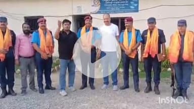 पलिया: नेपाल में फंसे भारतीयों की जान बचाने वाले रेस्क्यू हीरो बने डीएसपी और उनकी टीम को बीजेपी नेता ने किया सम्मानित