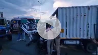 इटावा: इकदिल इलाके में नेशनल हाईवे पर कुशगवा गांव के सामने लोडर ट्रैक्टर की आमने-सामने भिड़ंत, लोडर चालक समेत दो घायल