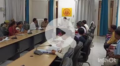 प्रतापगढ़: कैम्प कार्यालय में डीएम की अध्यक्षता में 'रानी लक्ष्मी बाई महिला एवं बाल सम्मान कोष' की समीक्षा बैठक सम्पन्न