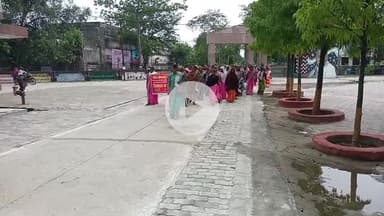 मंझनपुर: मोबाइल-फेस रिकग्निशन की जंजीरों में जकड़ीं आंगनबाड़ी कार्यकर्ता, शोषण के खिलाफ मंझनपुर में फूटा आक्रोश, प्रदर्शन