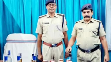 कोडरमा: पुरी-नई दिल्ली पुरुषोत्तम एक्सप्रेस में RPF कोडरमा ने शौचालय के पास से भारी मात्रा में शराब बरामद की