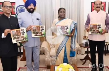 देहरादून: राष्ट्रपति द्रौपदी मुर्मू ने राष्ट्रपति निकेतन में विशेष डाक टिकट किया जारी