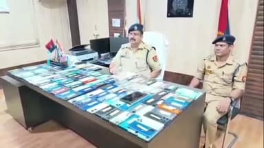 झांसी: गायब हुए मुसाफिरों के 310 मोबाइल फोनों को किया बरामद, यात्रियों को जीआरपी कार्यालय बुलाकर लौटाए गए मोबाइल